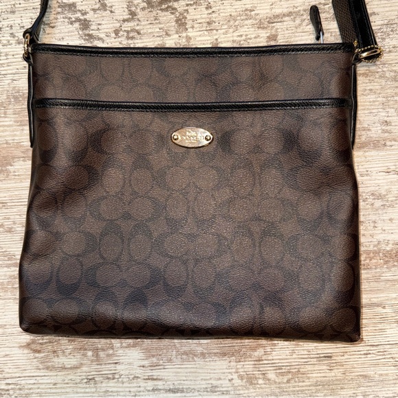 Coach signature Brown Crossbody Bag - Picture 1 of 11